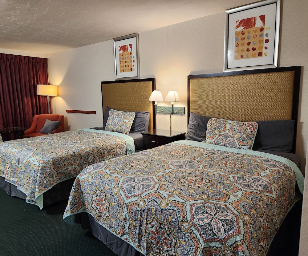 Room, 2 Queen Beds - Photo 7