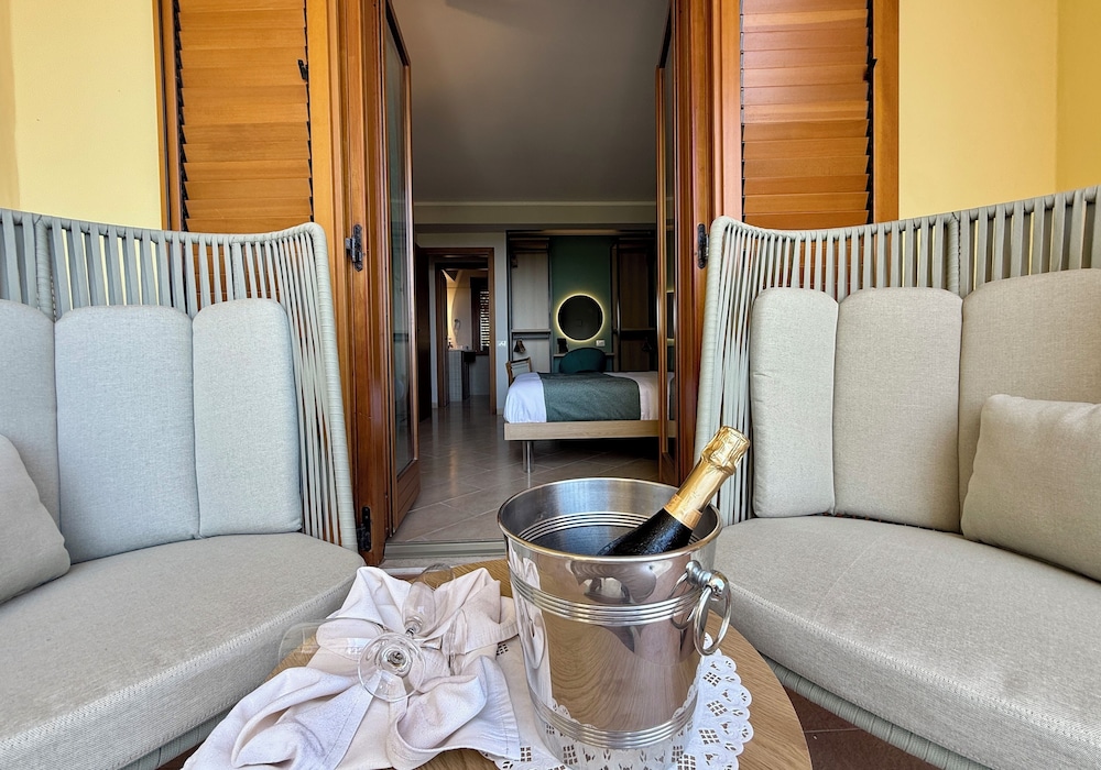 Panoramic Suite, Sea View - Photo 23
