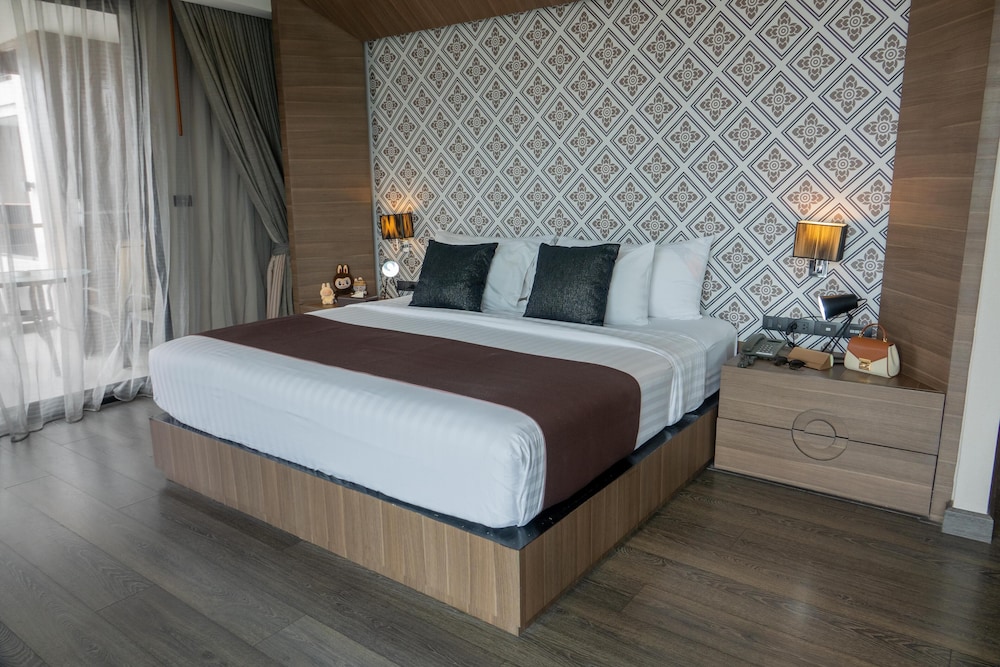 Suite, Multiple Beds, Non Smoking, Balcony photo 2