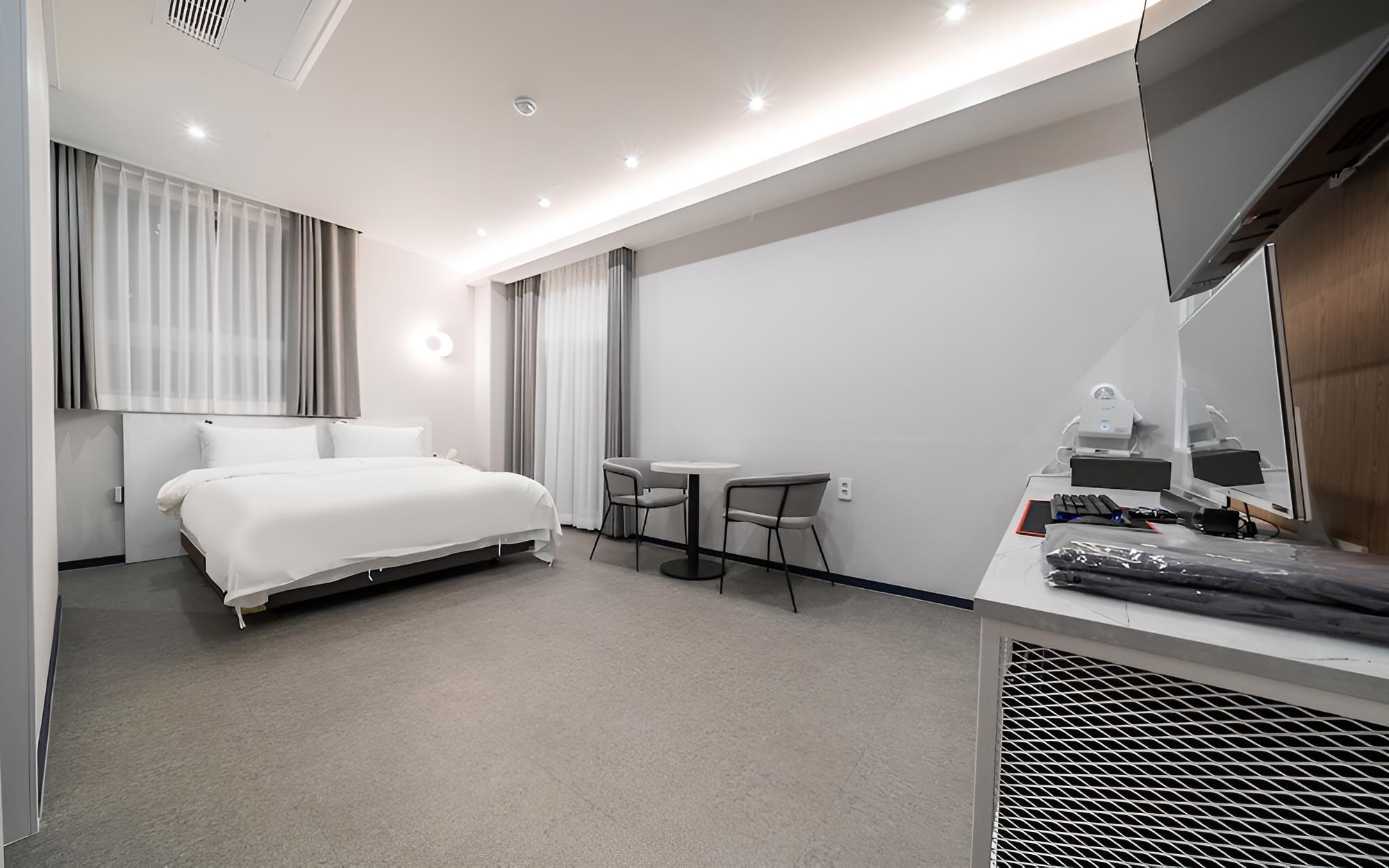 Room (Semi-Special Room (1PC/Netflix/Styler) - Photo 16