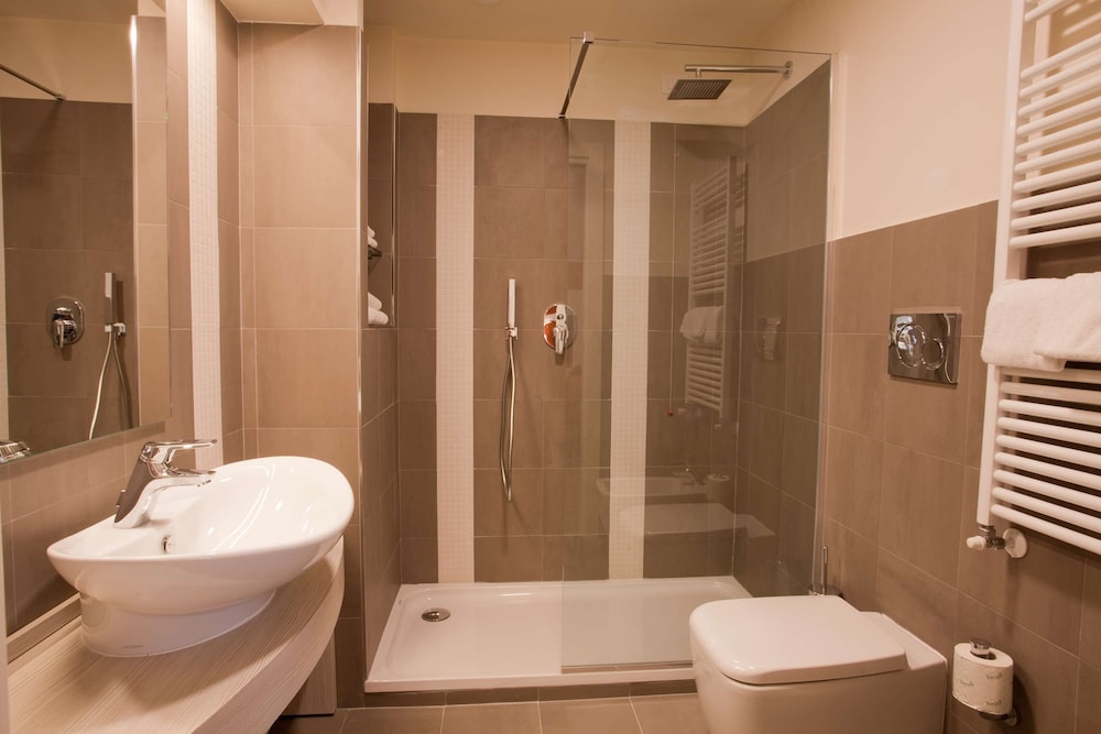 Superior Double or Twin Room - Photo 9