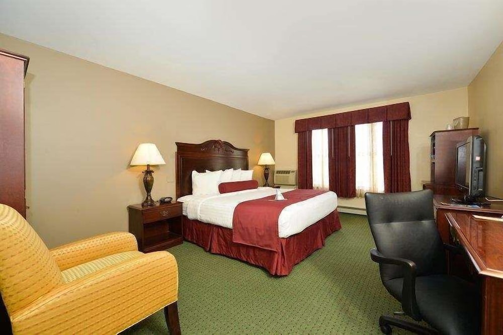 Standard Room, 1 King Bed, Refrigerator & Microwave, City View photo 2