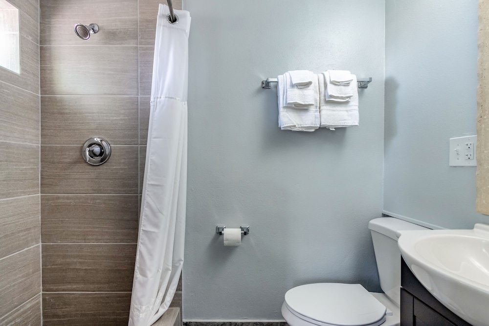 Premium Room, 2 Double Beds, Kitchenette (No Pets) photo 3