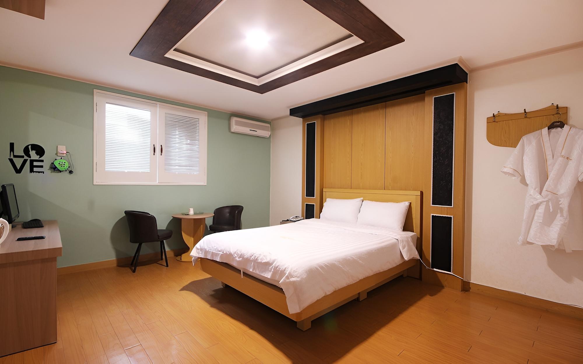 Room (Standard Room) - Photo 3