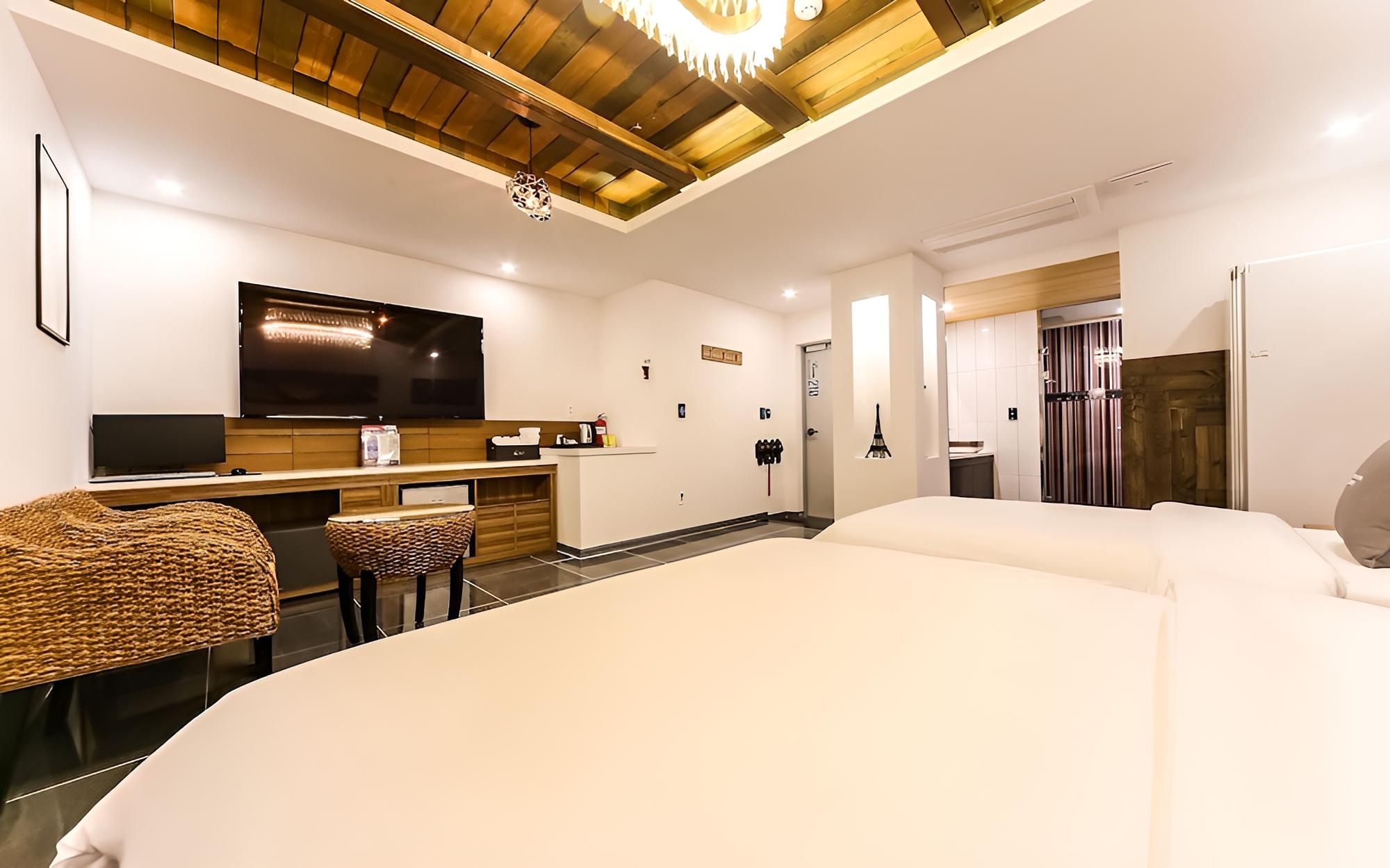 Room (VIP (massage bed large bathtub styler) photo 1