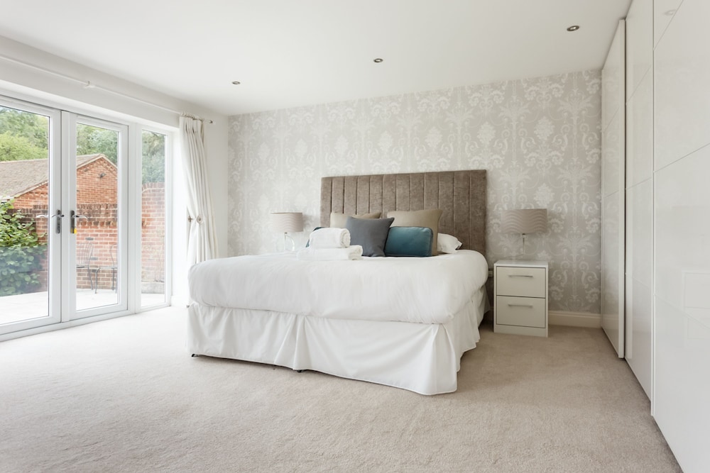 House (6 Bedrooms) photo 2