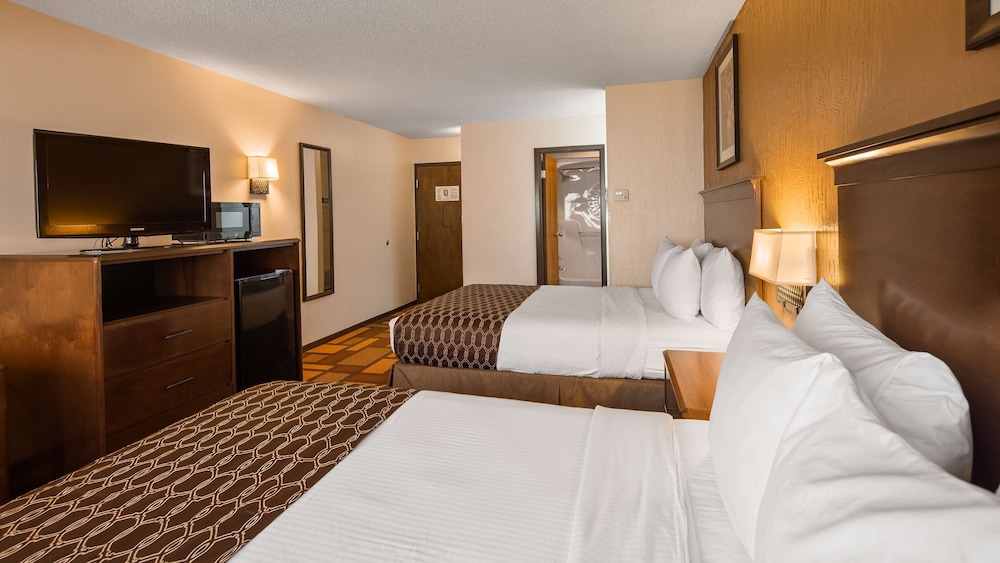 Suite, 2 Queen Beds, Non Smoking, Refrigerator & Microwave - Photo 2