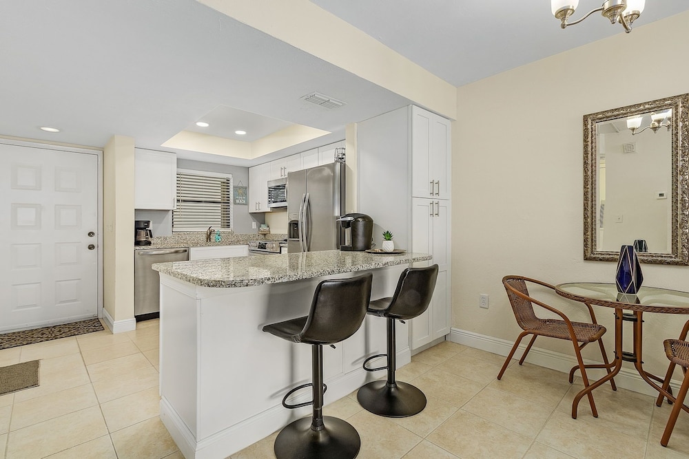 Condo, 2 Bedrooms photo 3