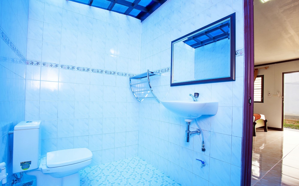 Deluxe Triple Room (Family Bungalow Air-Condition) photo 2