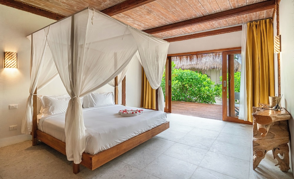 Superior Bungalow - Photo 1