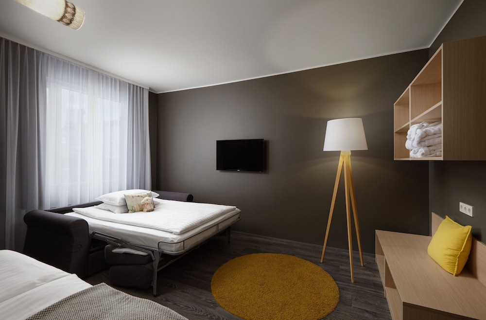 King Deluxe Room with Sofabed photo 2