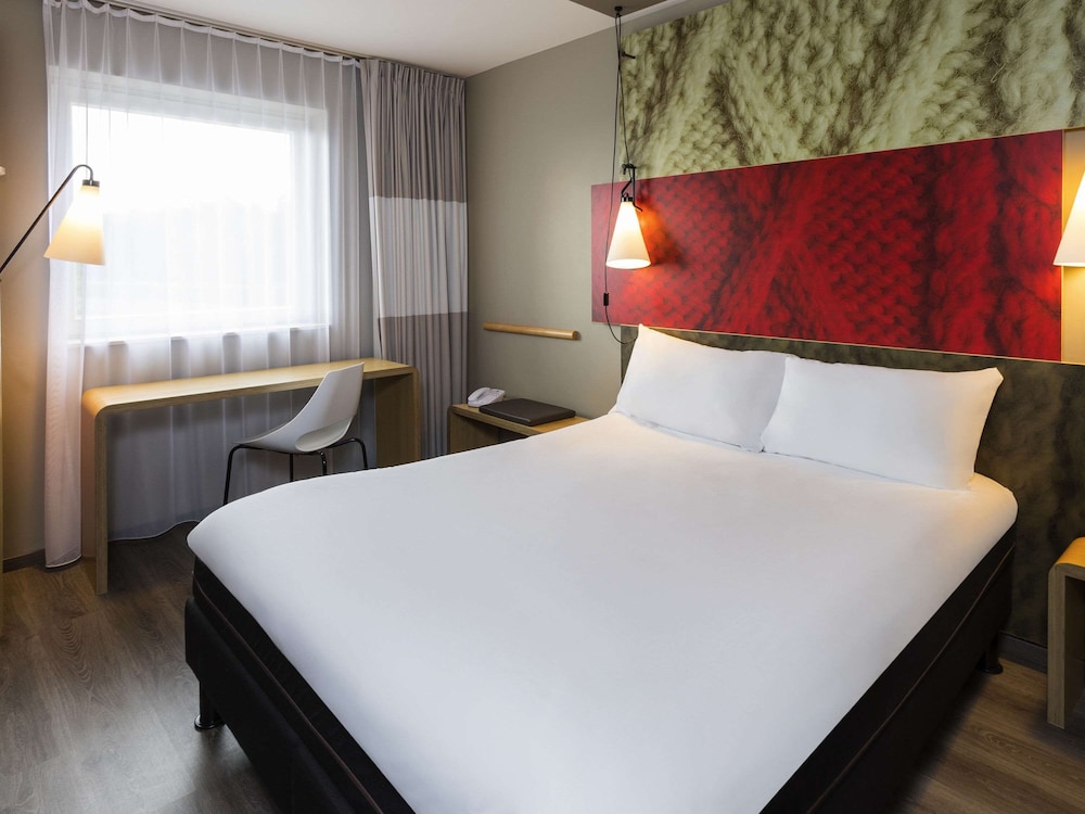Standard Room, Multiple Beds - Photo 1