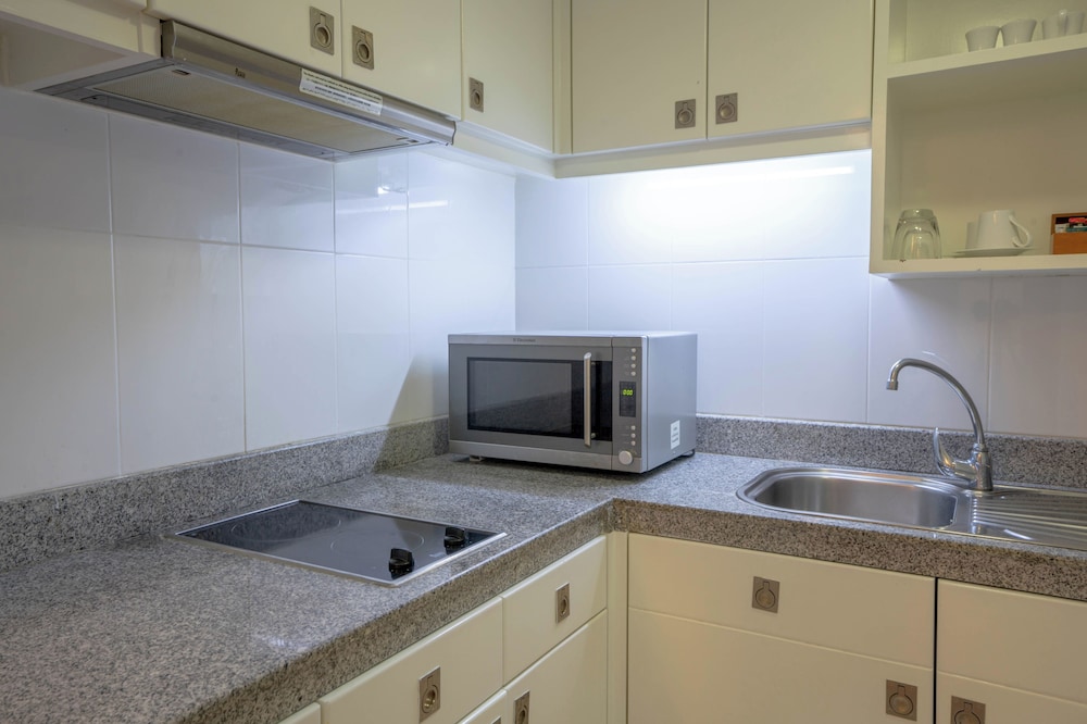 Suite, 1 Bedroom, Balcony (King Bed) photo 3