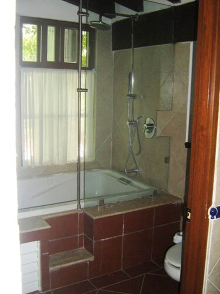Deluxe Suite, 1 King Bed, Terrace (Master) photo 2