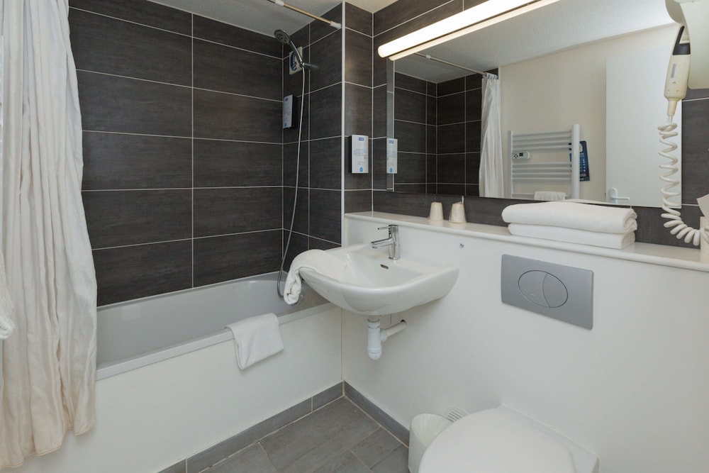 Standard Room, 2 Twin Beds - Photo 7