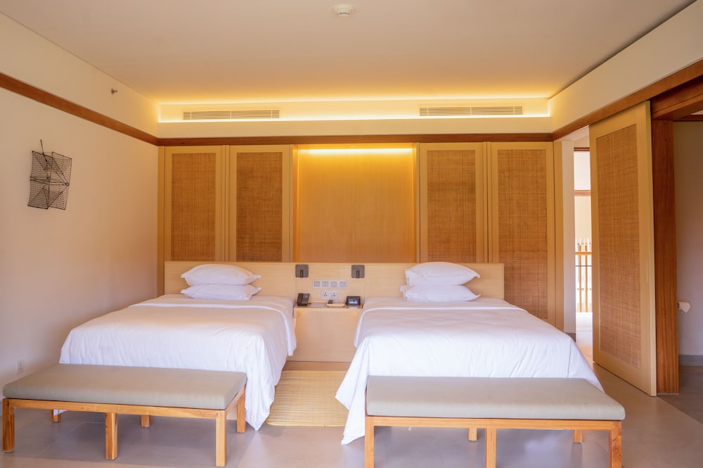 Room, 2 Twin Beds, Terrace, Lagoon View - Photo 6
