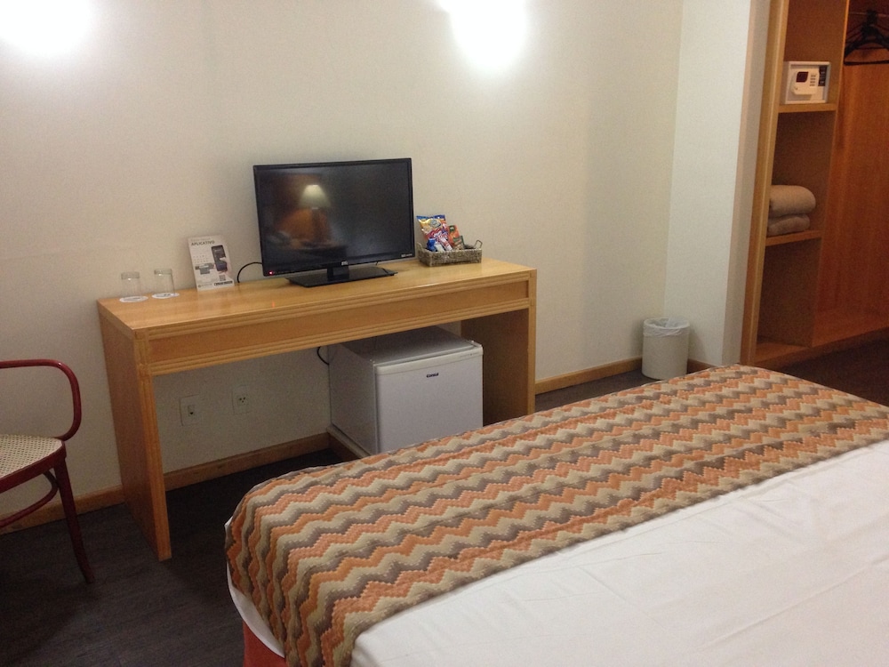 Standard Twin Room - Photo 7