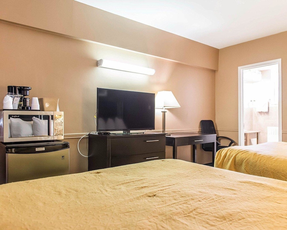 Superior Room, 2 Queen Beds, Non Smoking photo 3