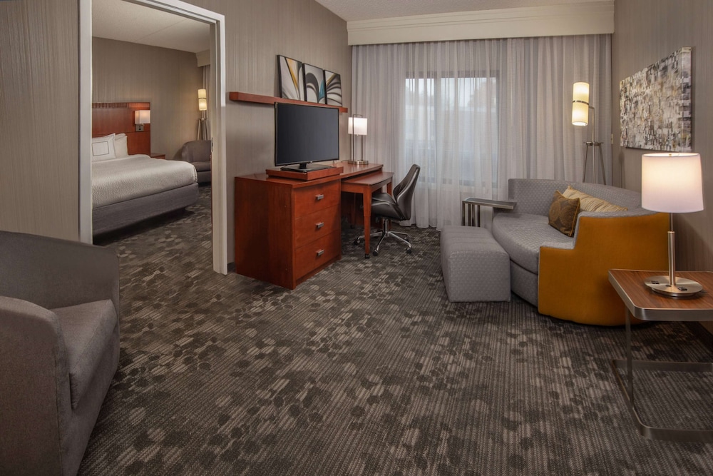 Suite, Multiple Beds, Accessible (Hearing One Bedroom) - Photo 1