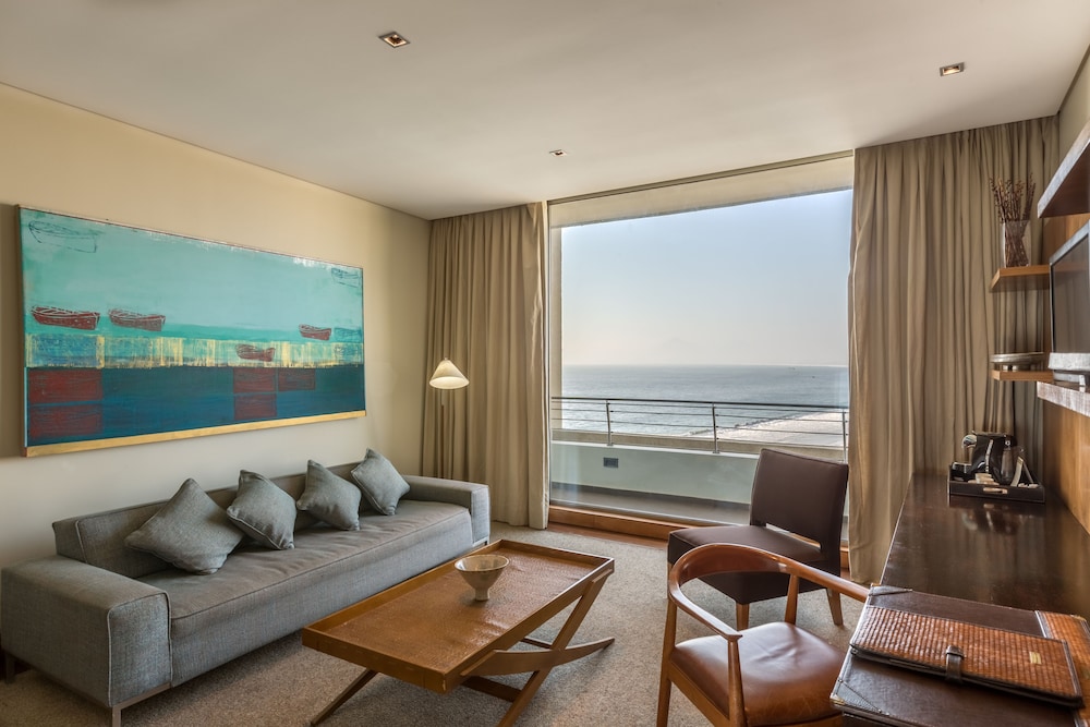 Suite, 1 King Bed, Non Smoking - Photo 2