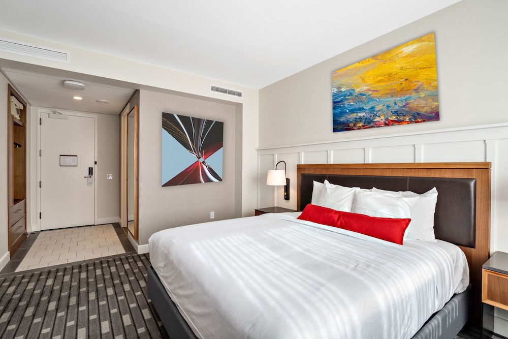 Deluxe Room, 1 King Bed photo 1