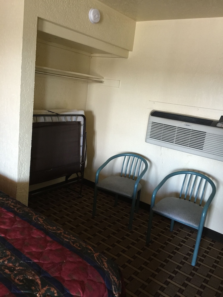 Standard Room, 2 Queen Beds photo 2