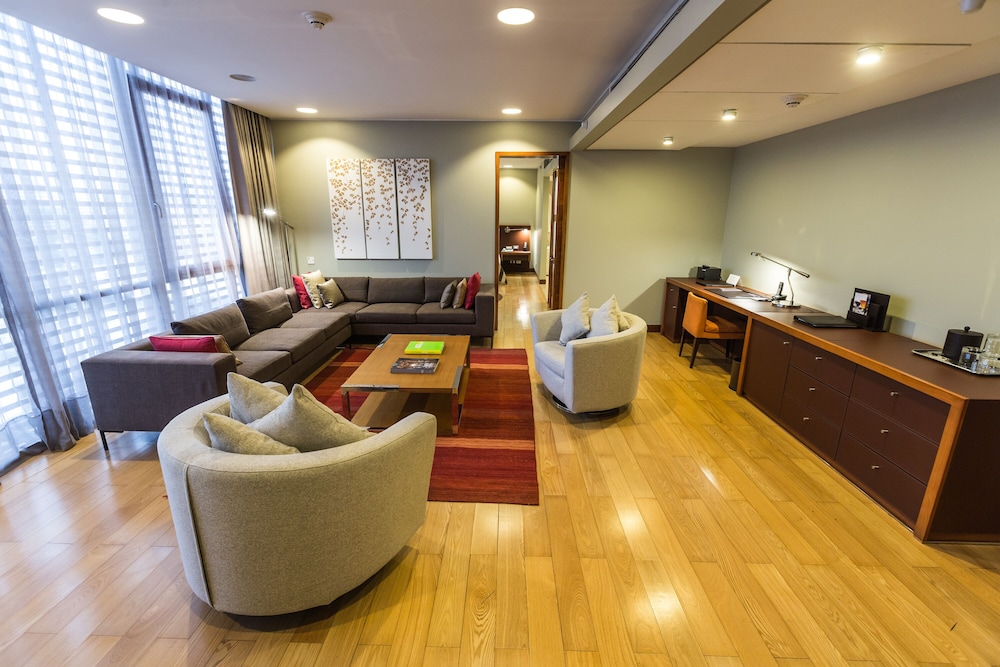 Executive Signature NOI King Suite - Photo 1