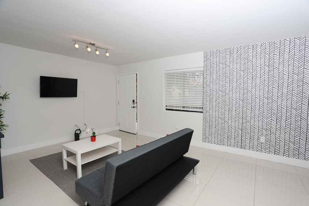 Traditional Apartment photo 3