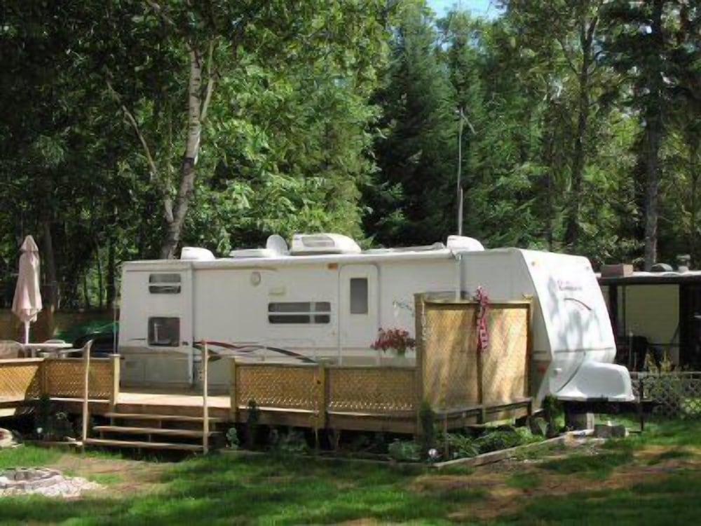 Trailer, 1 Bedroom, Kitchenette photo 2