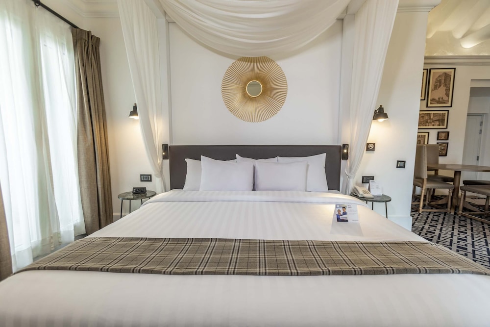 Suite, 1 King Bed - Photo 17