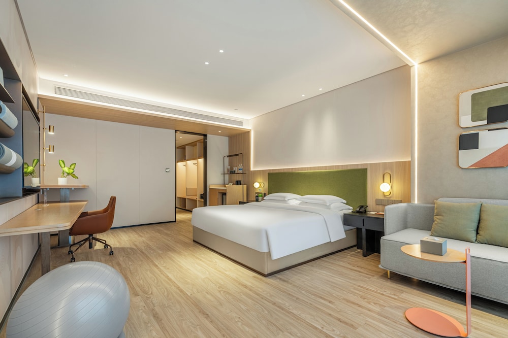 Premium Room, 1 King Bed photo 1