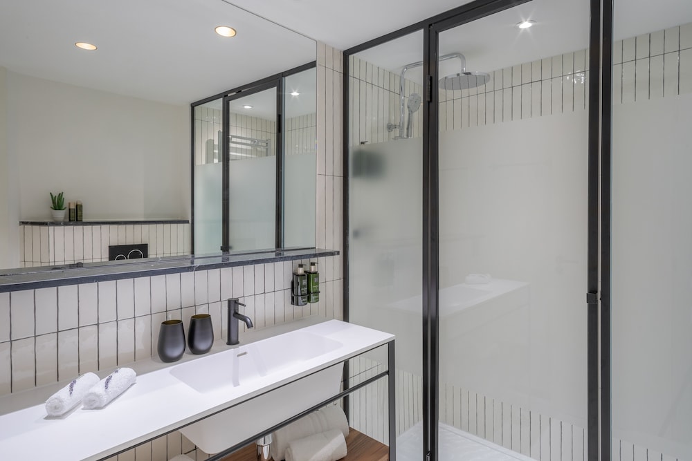 The Level, Junior Suite with Executive Lounge Access (2+2) thumbnail 6