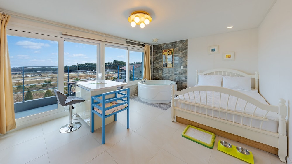 Basic Room, 1 Bedroom (Room202 (Pet/Spa))