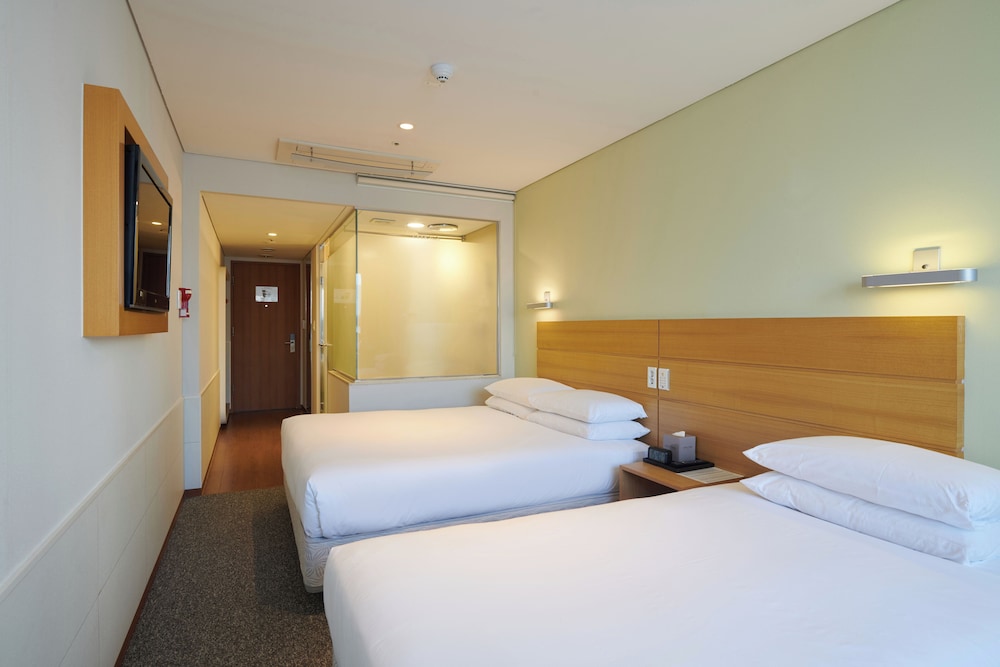 Standard Triple Room (With breakfast for 3) photo 3