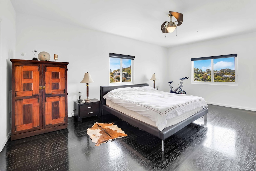 House (4 Bedrooms)