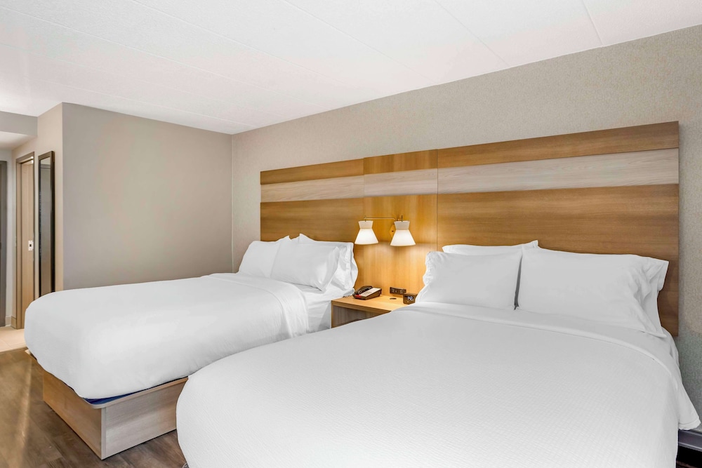 Standard Room, 2 Queen Beds, Non Smoking, Refrigerator & Microwave - Photo 3