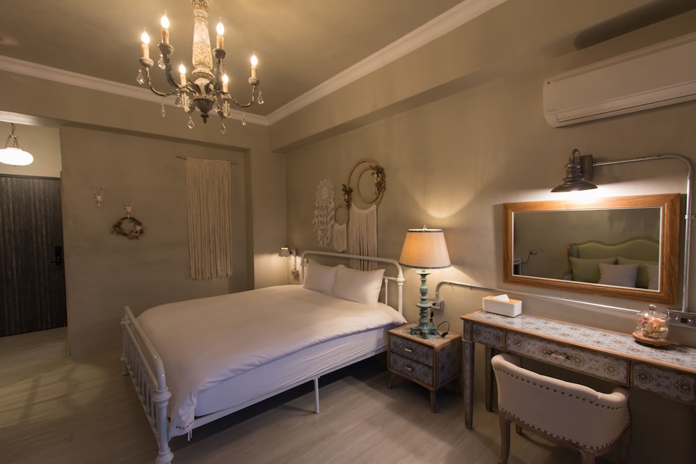 Deluxe Double Room, 1 Queen Bed photo 2
