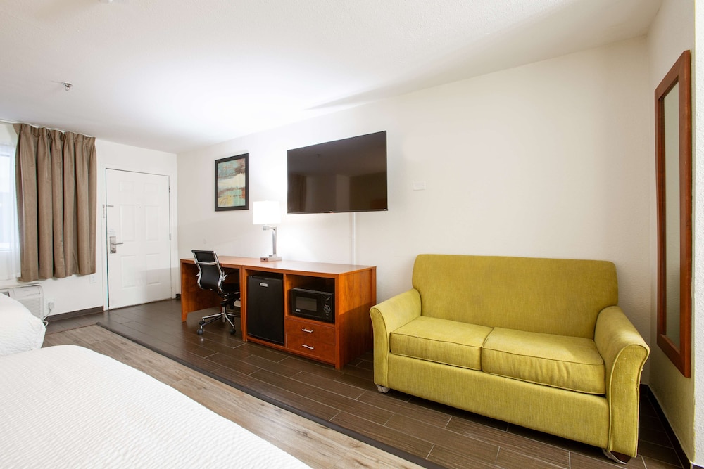 Family Room, 2 Queen Beds, Non Smoking (with Sofabed) - Photo 1