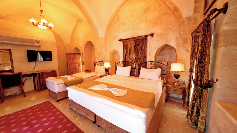 Deluxe Triple Room - Photo 9