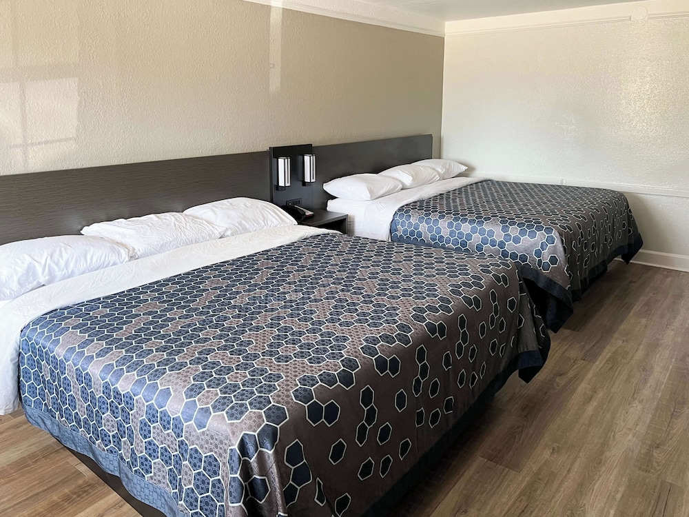 Standard Room, 2 Double Beds, Non Smoking photo 2