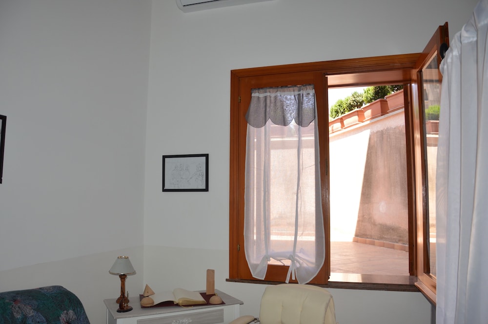 Standard Room, 1 Bedroom, Non Smoking, Courtyard Area (Cavalleria Rusticana) photo 3