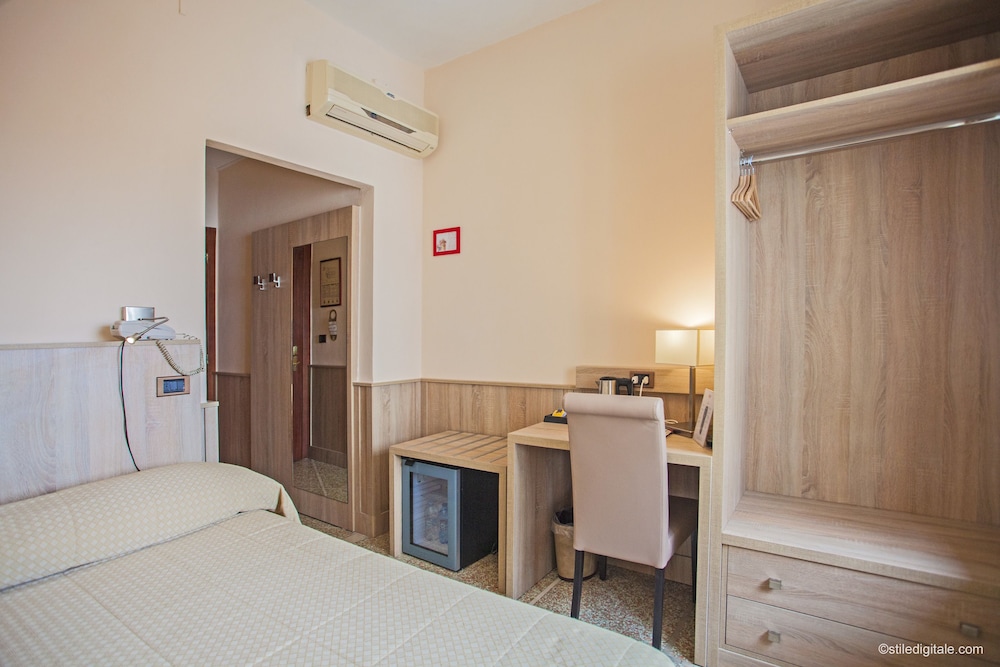 Standard Double Room Single Use - Photo 4