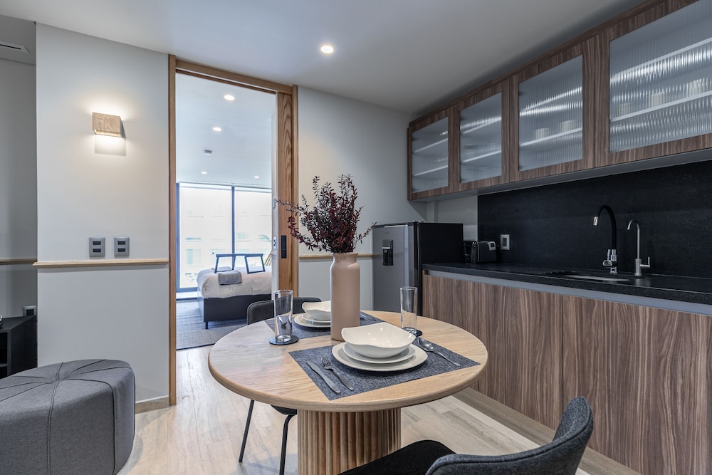 Standard Apartment with Balcony - Photo 4