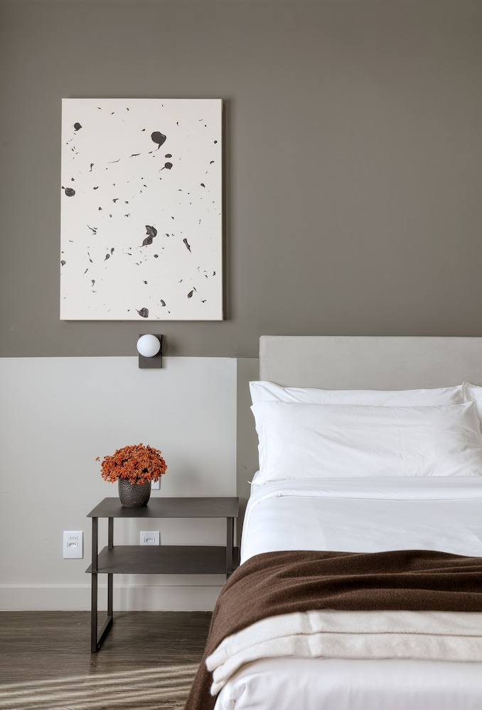 Standard Room, 1 Queen Bed - Photo 4