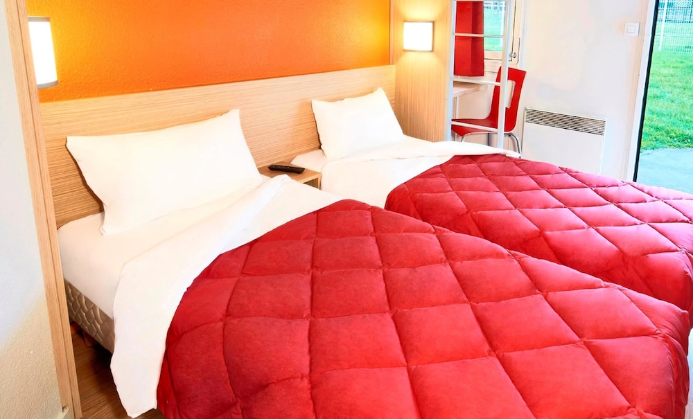 Standard Room, Multiple Beds (1 Double And 1 Single Bed) photo 2