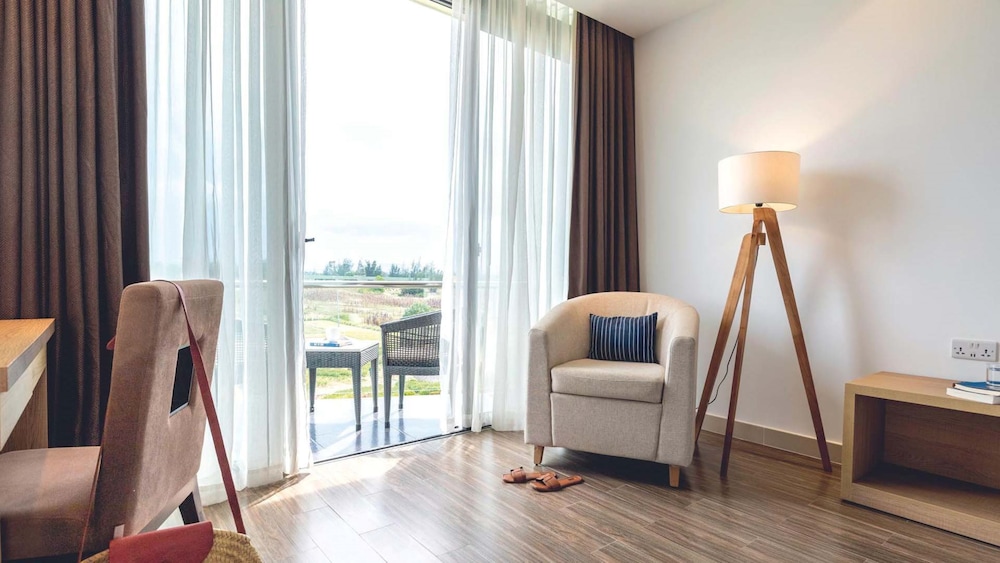 Deluxe Room, Garden View (Main Building) - Photo 3