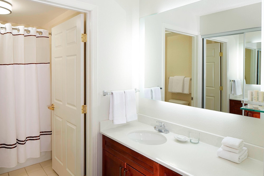 Suite, 1 Bedroom - Photo 3