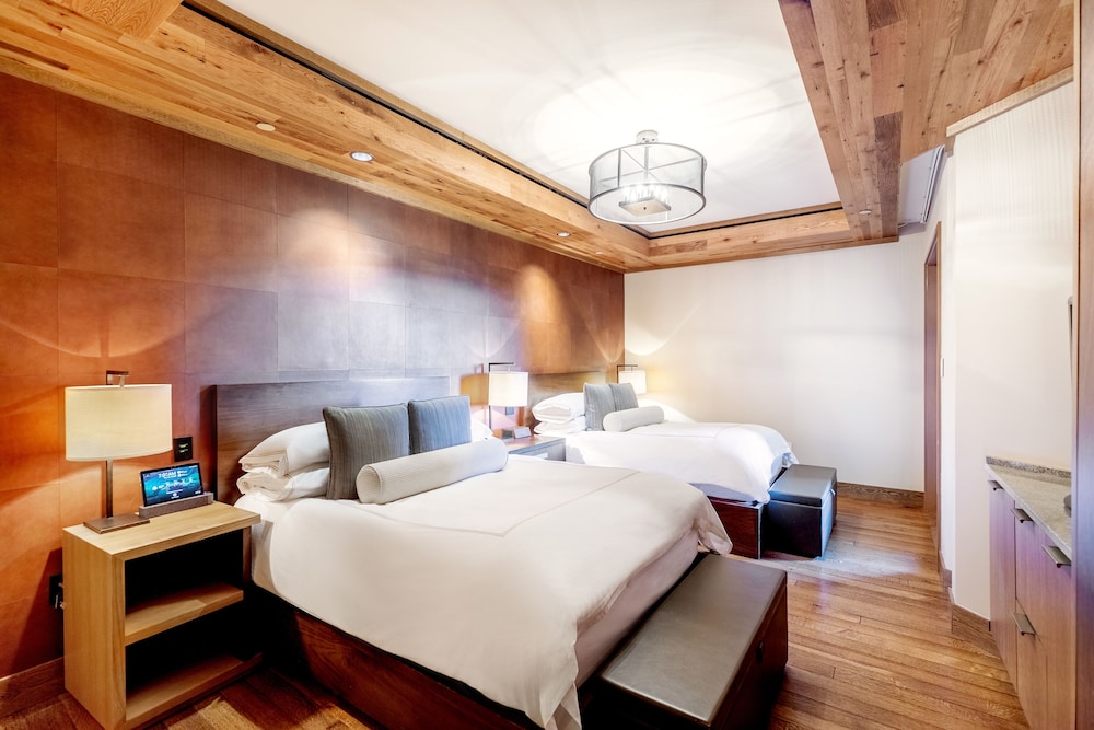 Suite, 2 Queen Beds, Balcony (Lodge) photo 3