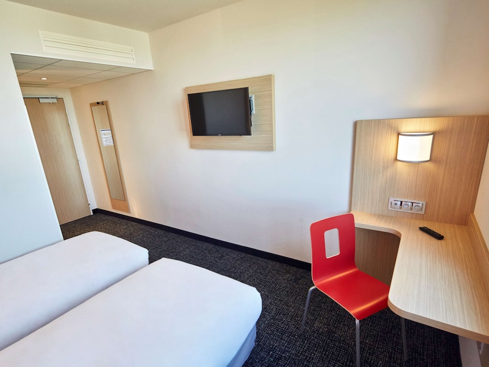 Standard Room, 2 Twin Beds - Photo 4
