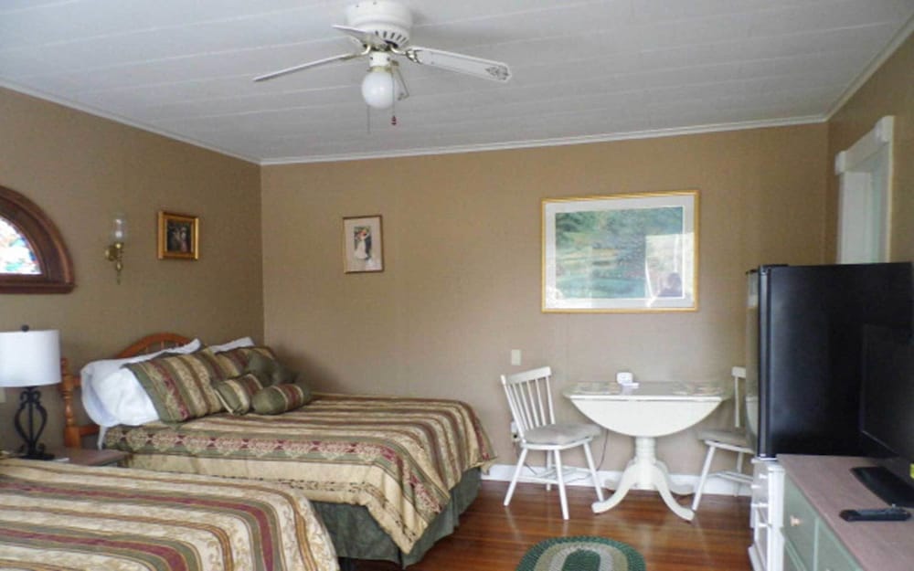 Room, 2 Double Beds photo 2